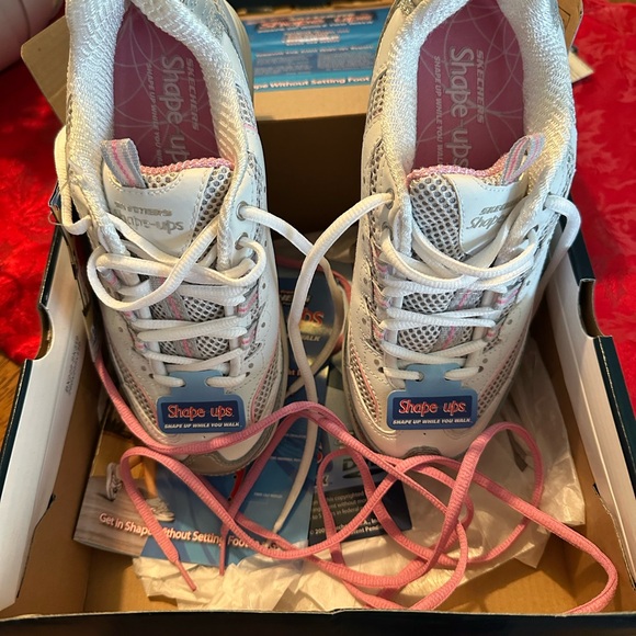 Skechers Shape Ups women! Brand new! - Picture 2 of 8